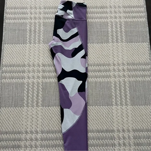 UNDER ARMOUR | Women’s Purple leggings - Picture 2 of 8